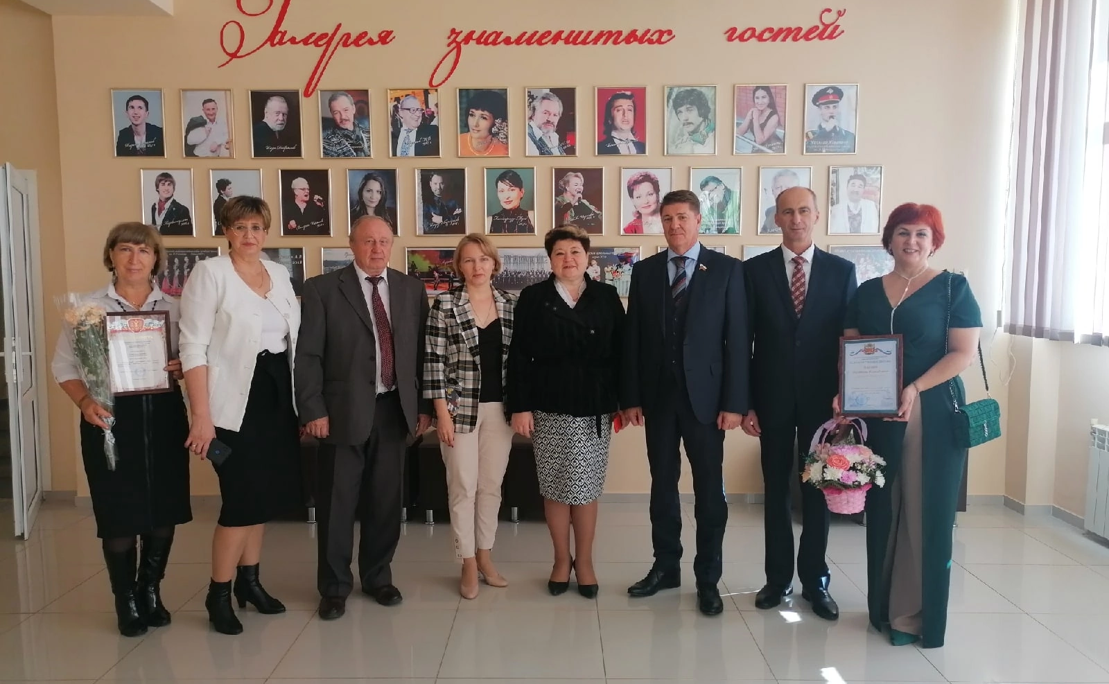 Андрей Шевченко в ходе рабочей поездки в регионпосетил среднюю общеобразовательную школу имени Героя Советского Союза В.Д. Рощепкина