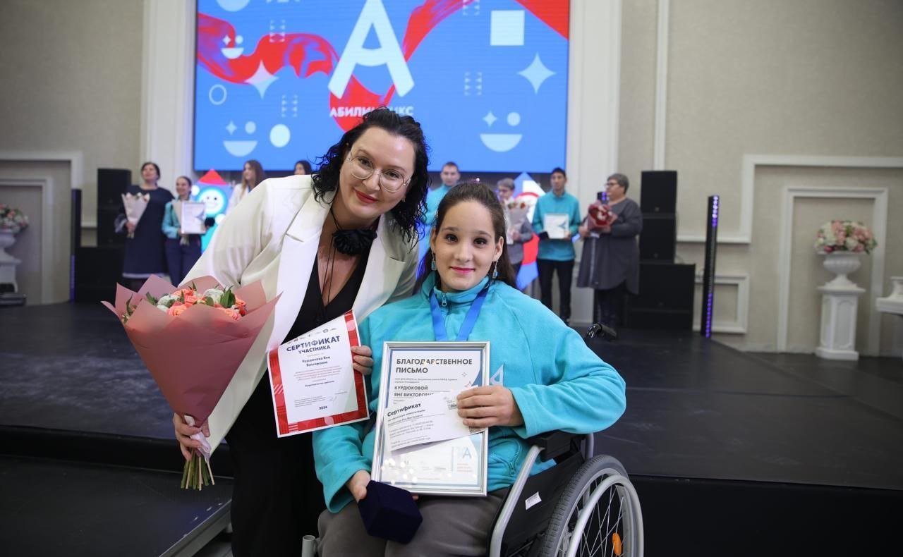 Андрей Хапочкин вручил награды победителям национального чемпионата «Абилимпикс»