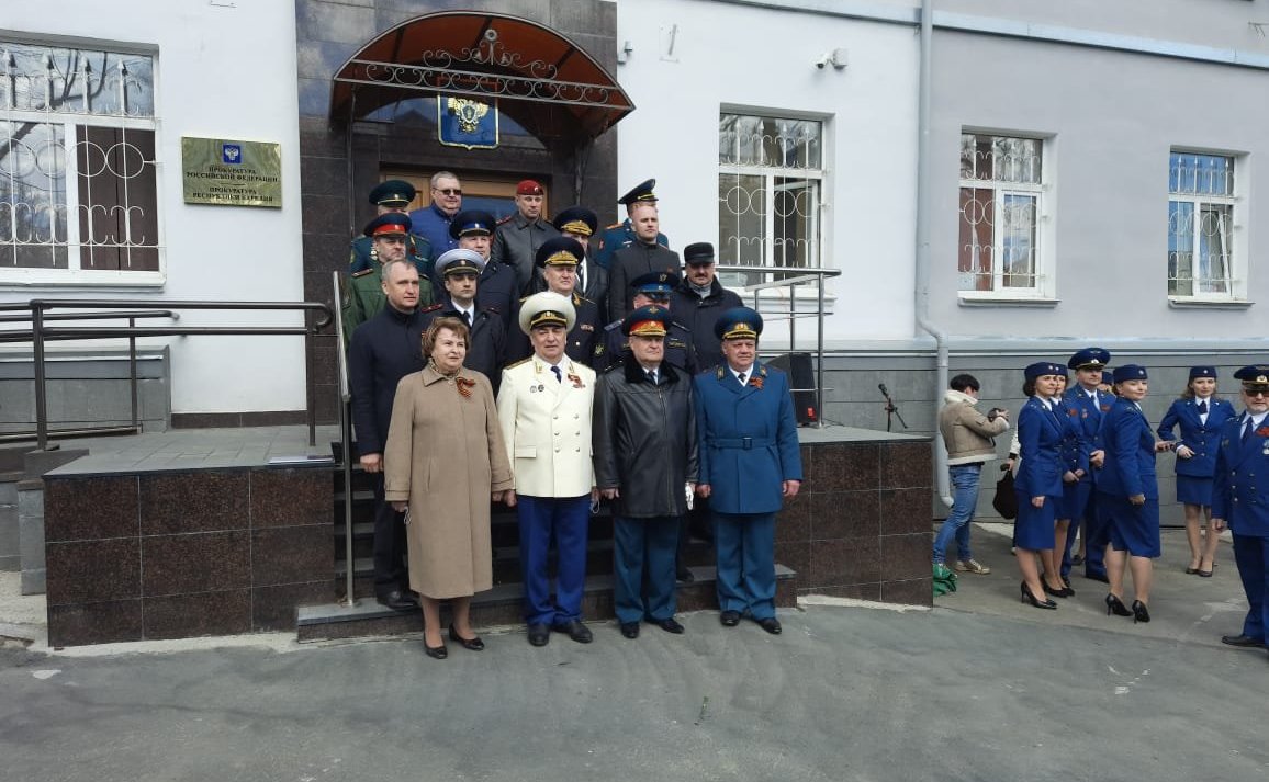 Александр Ракитин в ходе рабочей поездки в регион принял участие в торжественной церемонии открытия памятника работникам органов прокуратуры Республики – ветеранам Великой Отечественный войны