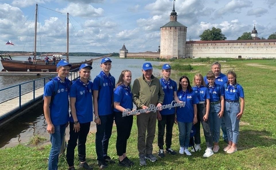 Юрий Воробьев встретился с воспитанниками Молодежного клуба Русского географического общества «Корабелы Прионежья» — участниками водного этапа экспедиции «Вместе по Русскому Северу»