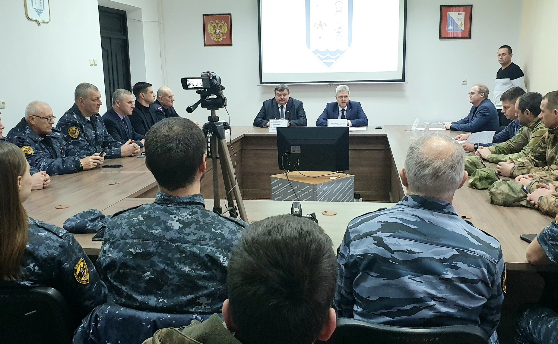 Сергей Колбин провел встречу с народными дружинниками Севастополя