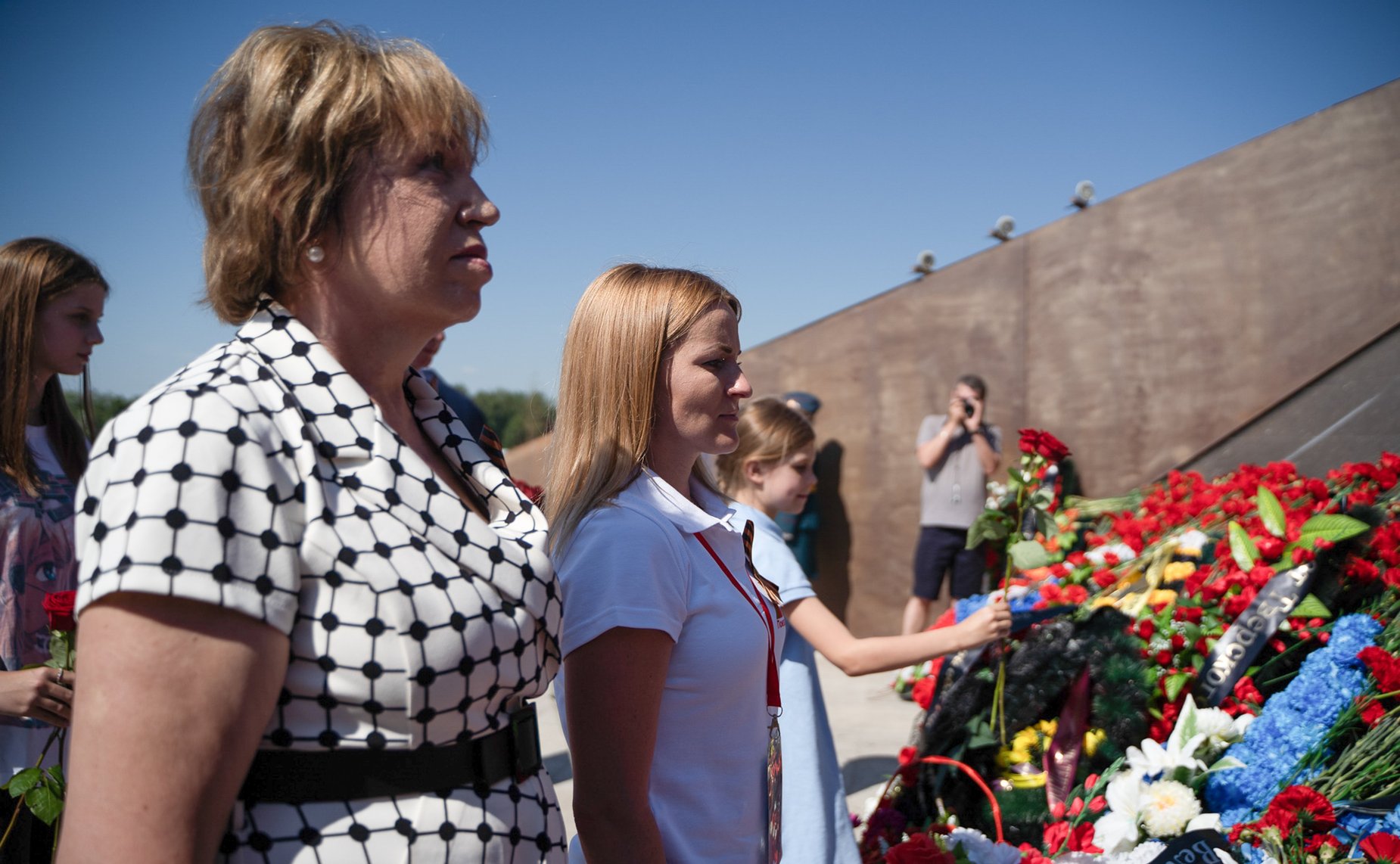 У подножия Мемориала Советскому солдату прошел торжественный митинг, посвященный памяти всех, кто погиб в годы Великой Отечественной войны под Ржевом