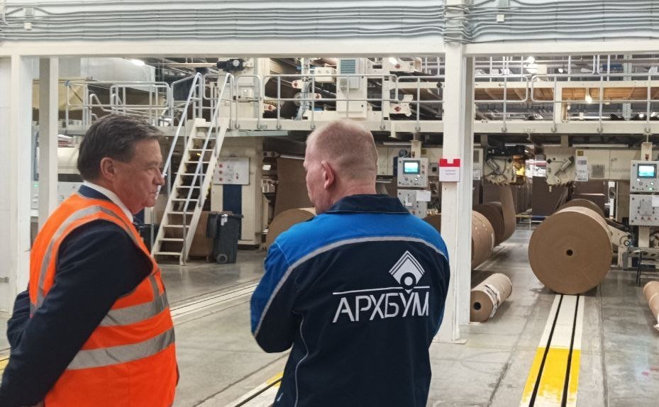 Сергей Рябухин посетил целлюлозно-бумажное предприятие, которое открыли в Ульяновске в 2021 году