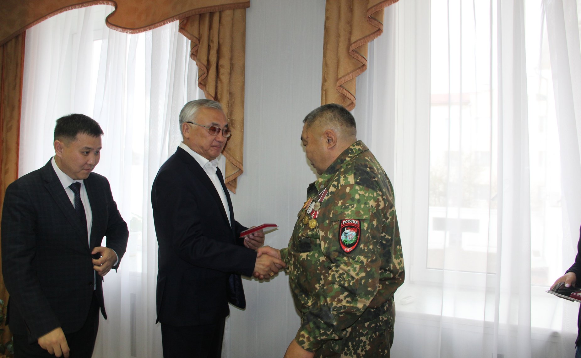 Баир Жамсуев в рамках работы в регионе встретился с представителями Агинского отделения Всероссийской общественной организации ветеранов «Боевое братство»