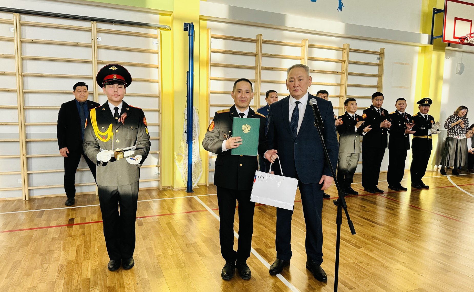 Сахамин Афанасьев поздравил Якутскую кадетскую школу с 25-летием