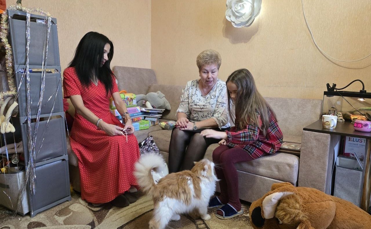 Ольга Бас исполнила новогодние желания детей Луганской Народной Республики