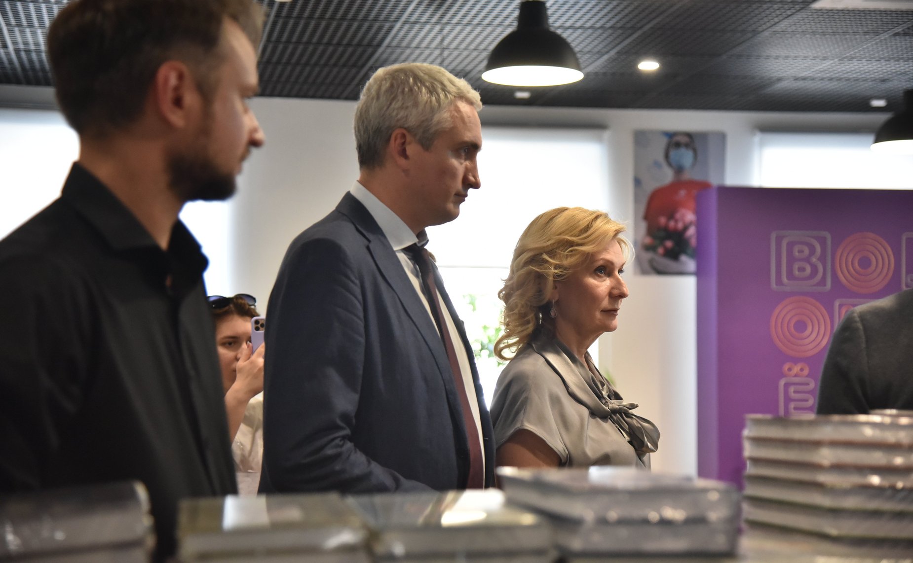 Инна Святенко провела встречу со столичными волонтерами и передала в ресурсный центр «Мосволонтер» более 1000 книг художественной литературы