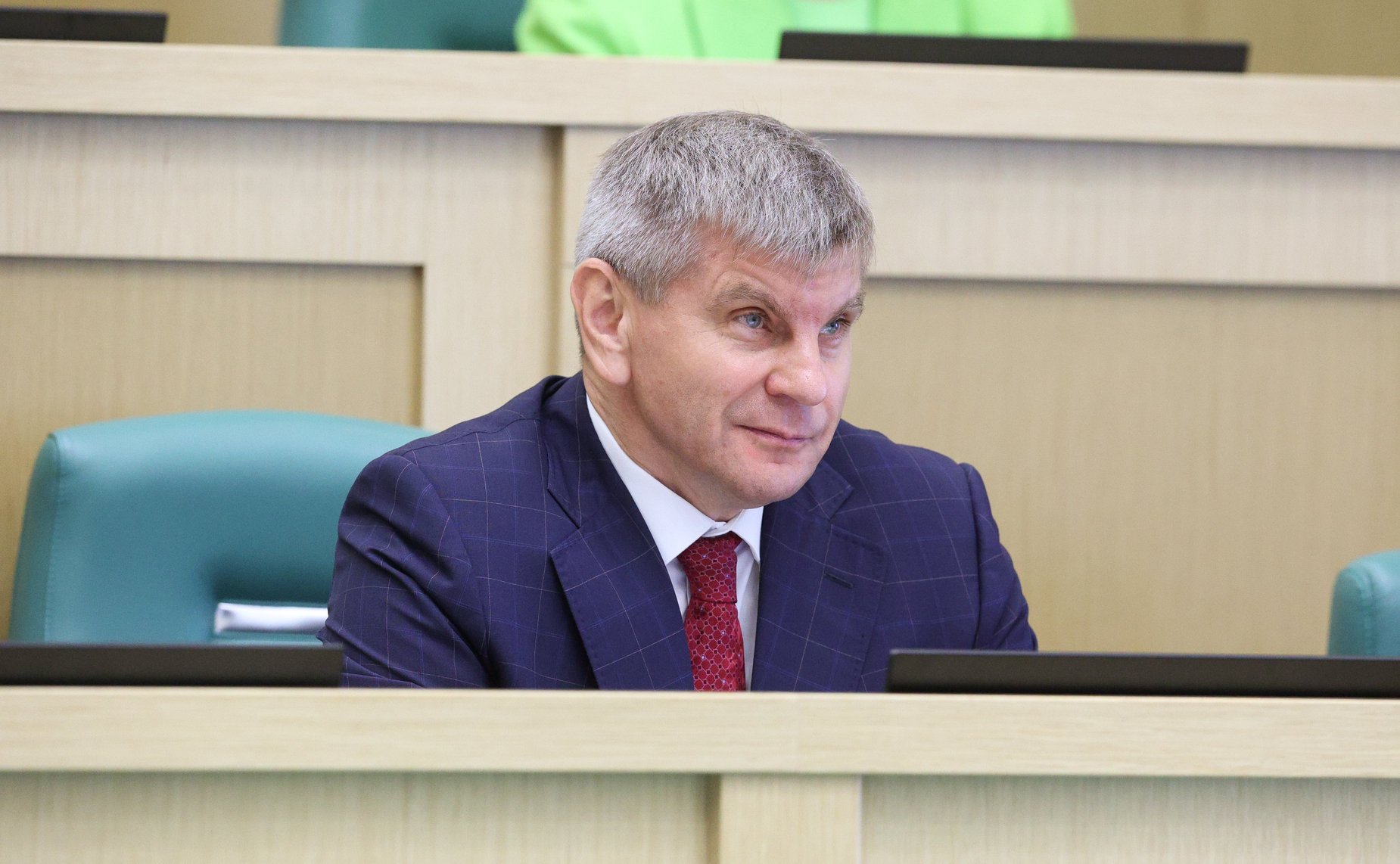 Геннадий Голов