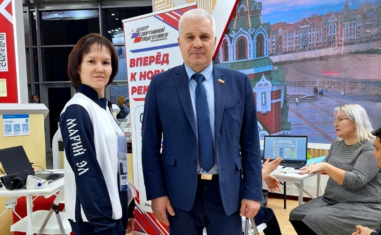 Сергей Мартынов оценил спортивную составляющую стенда Марий Эл на ВДНХ, где продолжается выставка-форум «Россия»