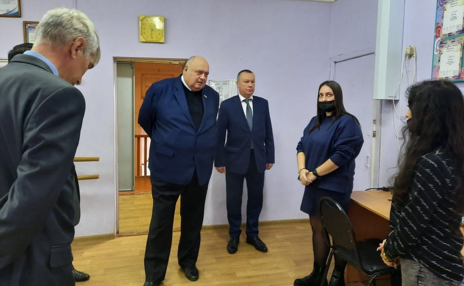 Сергей Аренин совместно с главным федеральным инспектором по Саратовской области Виталием Сластным посетили Дом Юнармии в Саратове