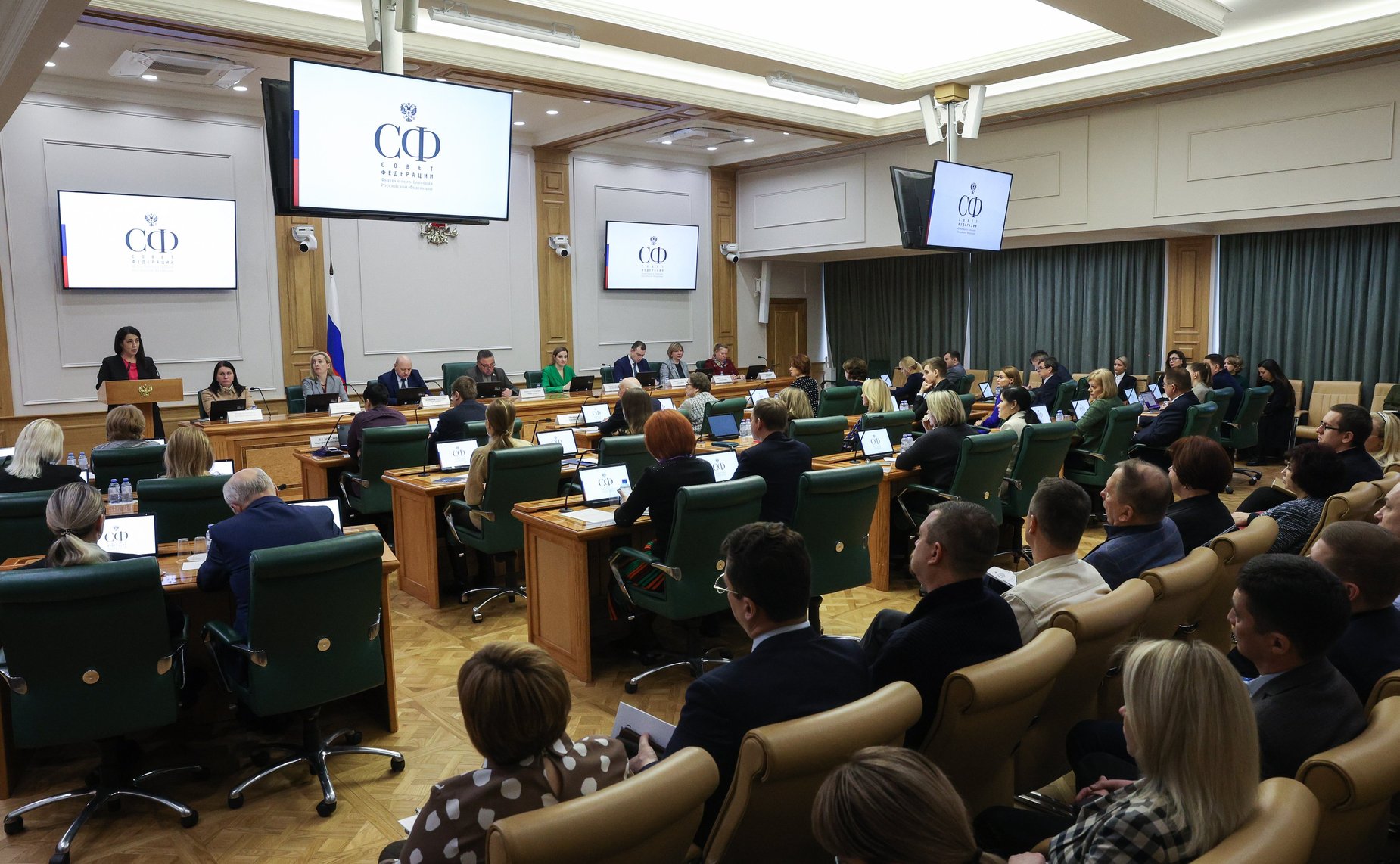 Семинар для помощников сенаторов РФ по работе в СФ, работающих по срочному служебному контракту или по срочному трудовому договорю, по вопросам обеспечения деятельности сенаторов РФ совместно с Управлением государственной службы и кадров Аппарата СФ