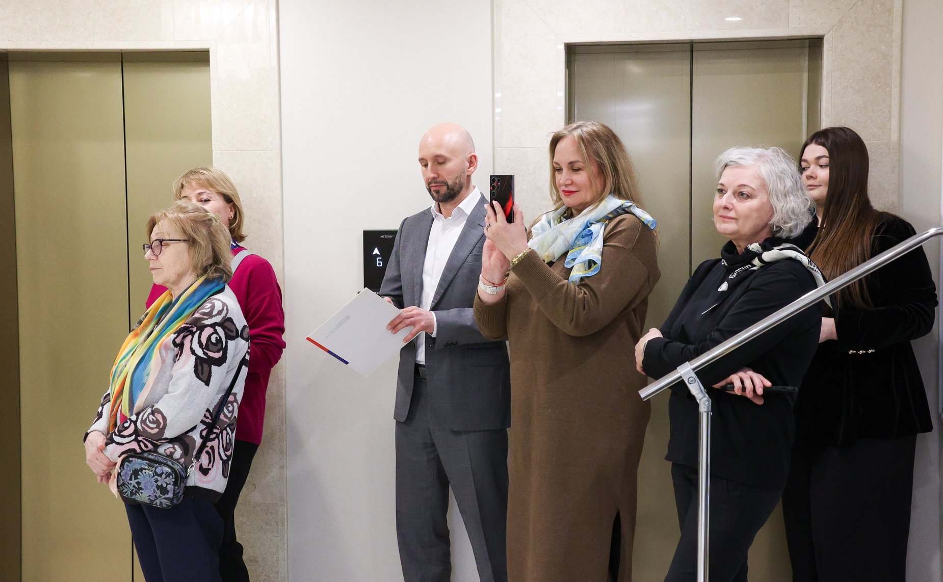 В Совете Федерации состоялось открытие выставки произведений живописи «Цветные письма в будущее»