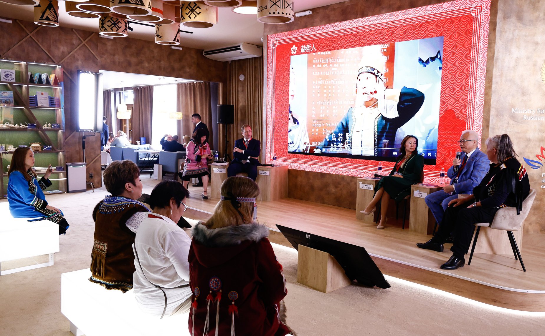 Сессия «Диалог культур коренных народов России и Китая». Сенаторы принимают участие в VIII Восточном экономическом форуме