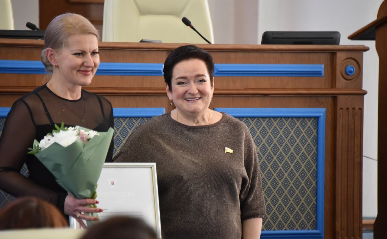 Лариса Мельник вручила Грамоты Совета Федерации и благодарности главы верхней палаты парламента России Валентины Матвиенко