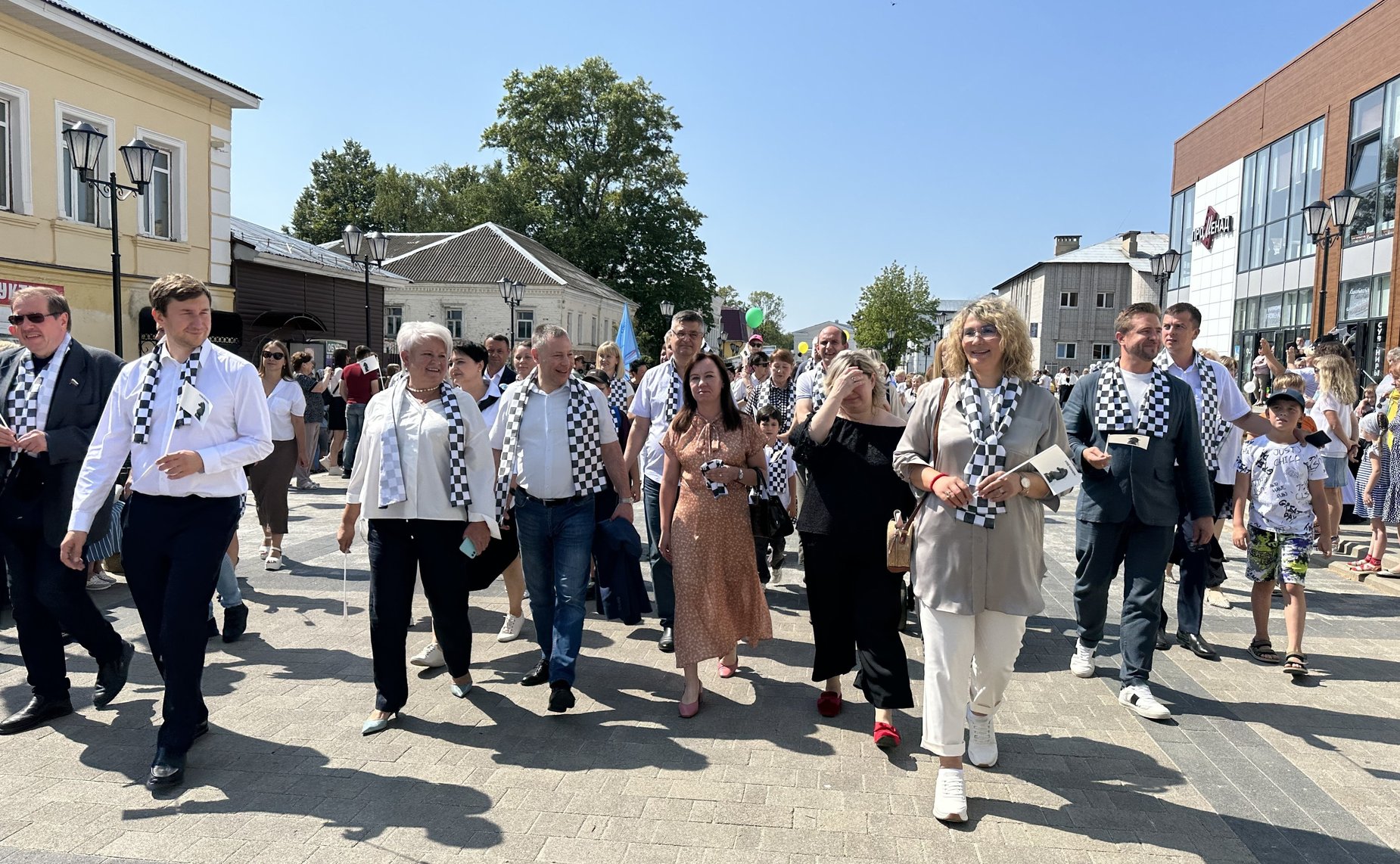 Сенаторы РФ приняли участие в открытии шахматного фестиваля в городе Данилове