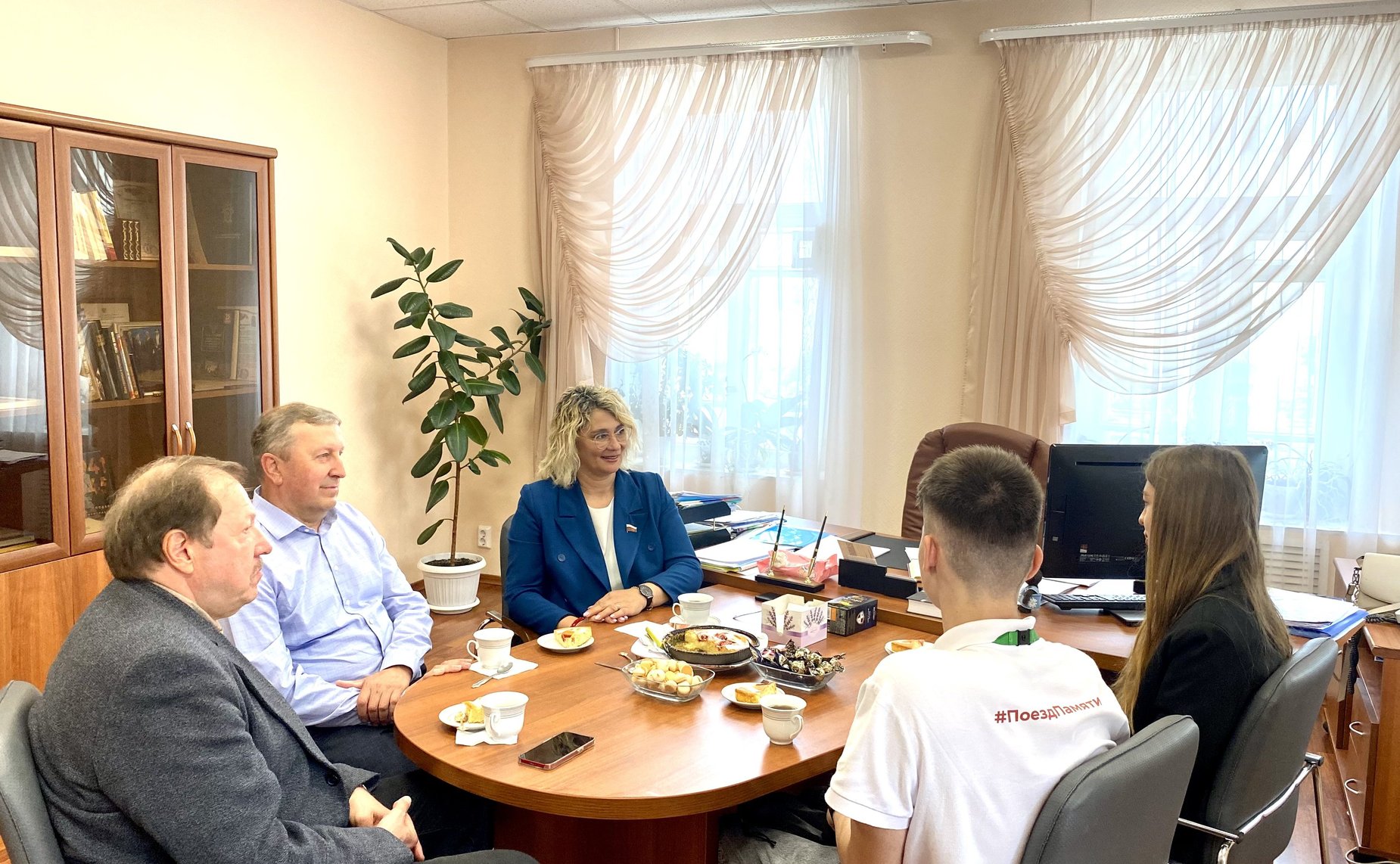 Наталия Косихина и Александр Русаков вместе с советником губернатора Сергеем Березкиным провели встречу с ярославскими участниками культурно-образовательного проекта «Поезд Памяти»