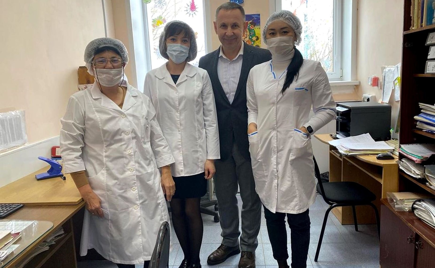 Олег Алексеев в ходе работы в регионе познакомился с работой районных станций по борьбе с болезнями животных, провел совещание, на котором обсудили законопроект о маркировании и учете животных