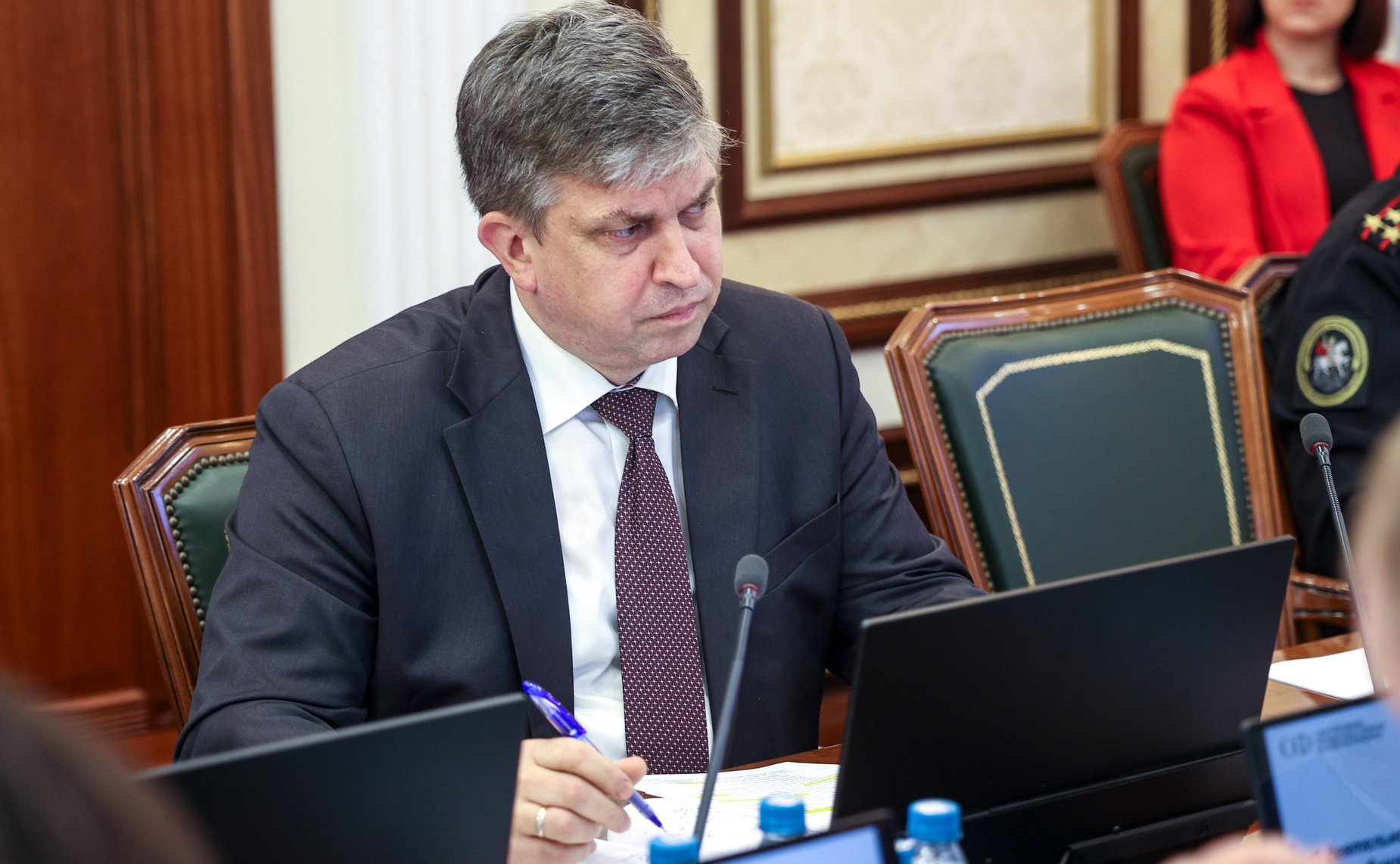 Круглый стол Комитета СФ по обороне и безопасности совместно с Комитетом СФ по социальной политике на тему «О деятельности государственных органов по поиску погибших, пропавших без вести и освобождению попавших в плен участников СВО»