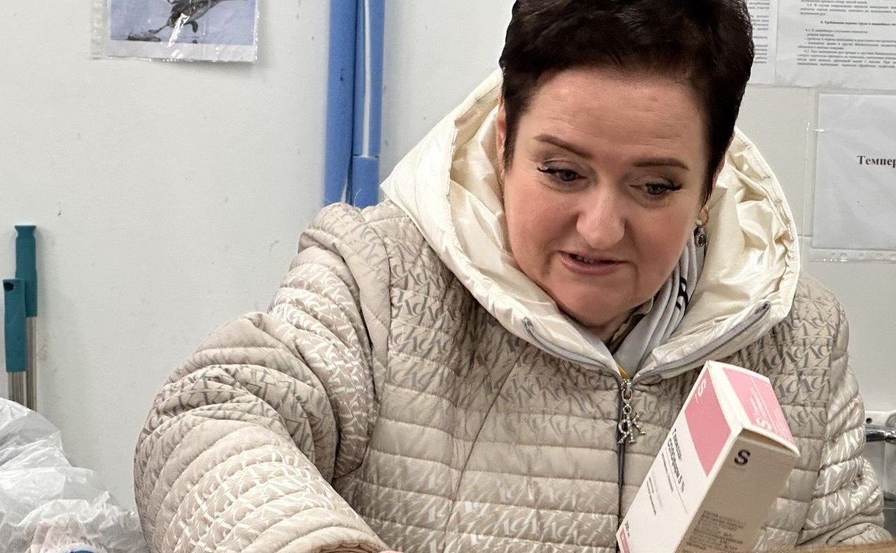 Лариса Мельник передала гуманитарную помощь городскому пункту приёма пострадавших птиц