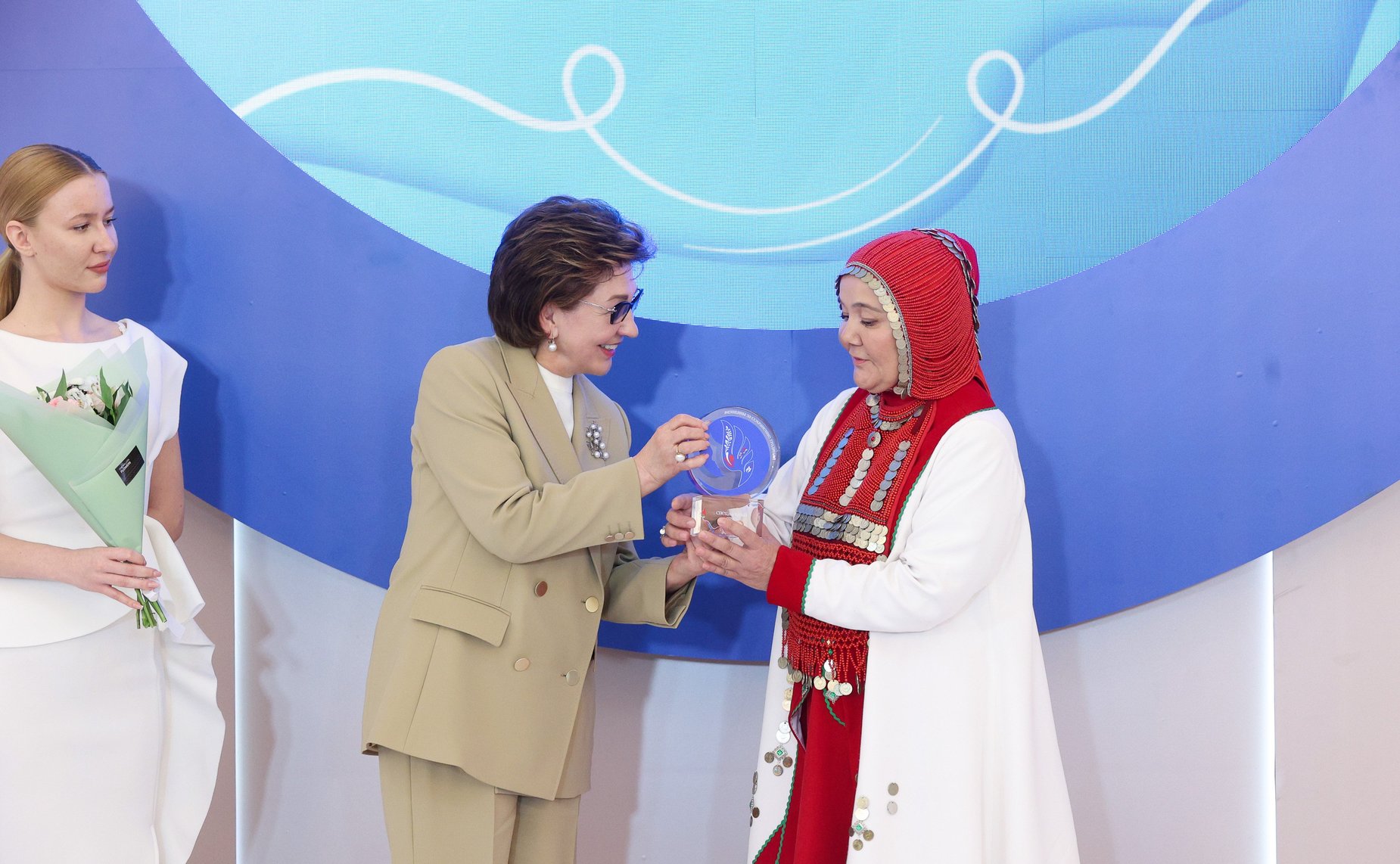 Пленарное заседание международного форума «Женщины за сохранение традиций»