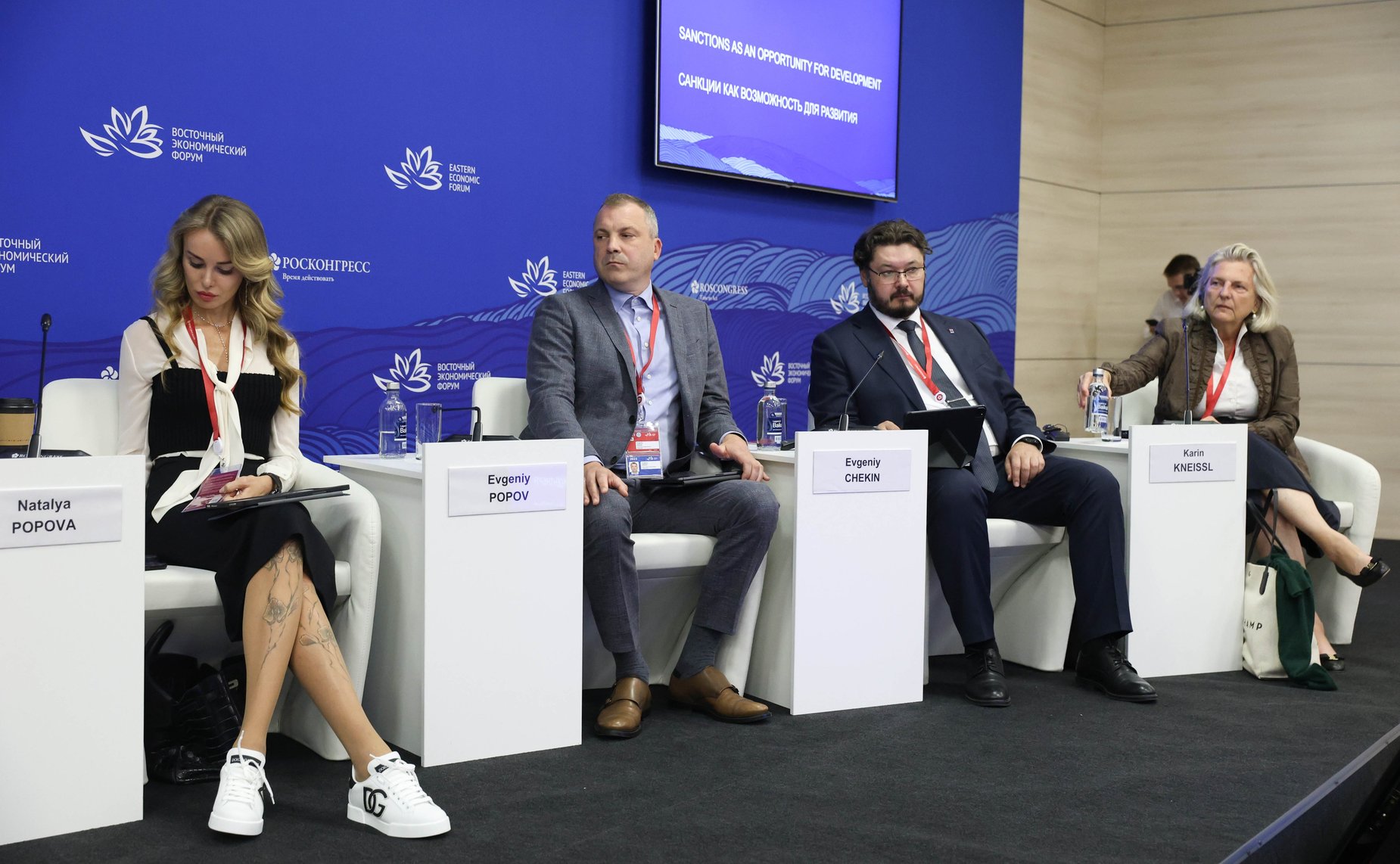 Сессия «Санкции как возможность для развития». Сенаторы принимают участие в VIII Восточном экономическом форуме