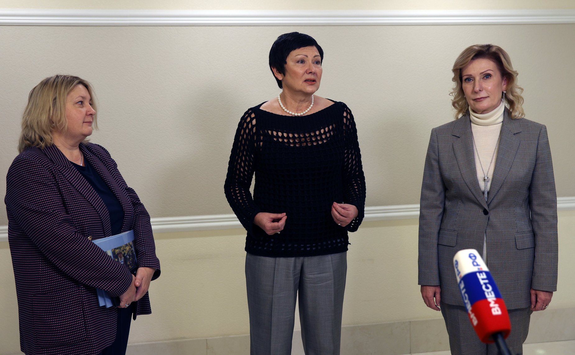 в Совете Федерации открылась выставка картин «Живопись и профессия»