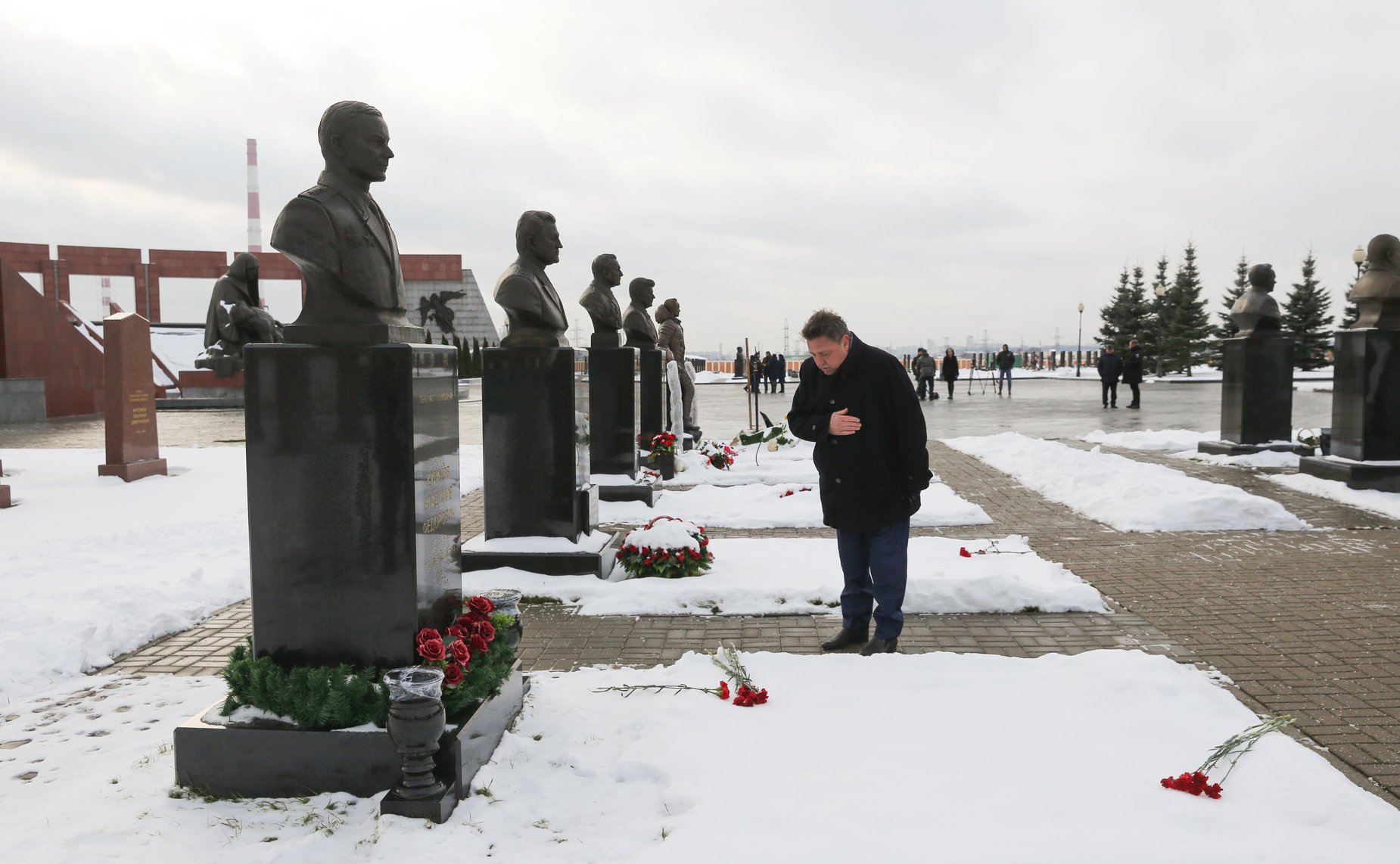 Сенаторы РФ приняли участие в траурном мероприятии, посвященном Дню Неизвестного Солдата