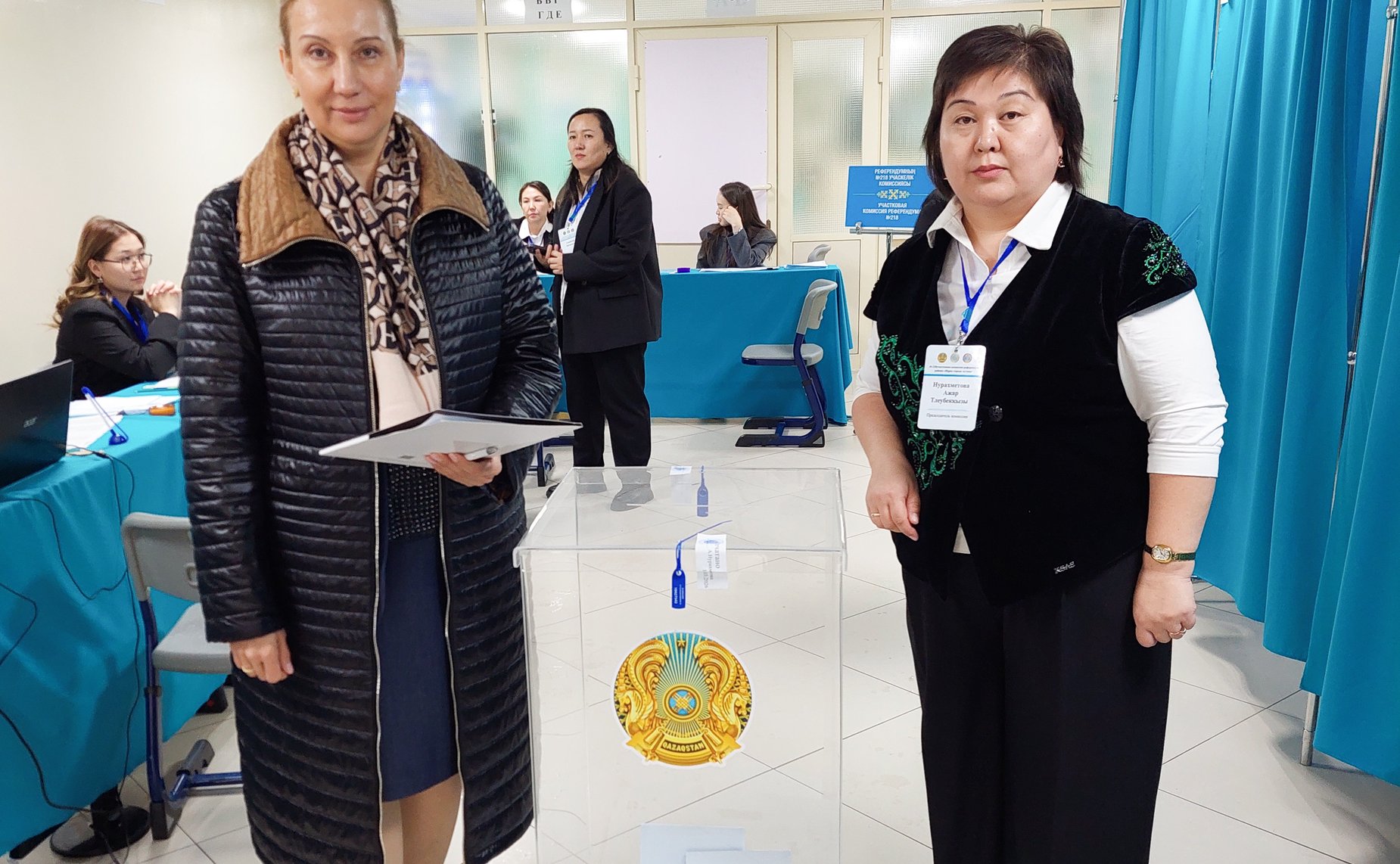 Делегация сенаторов по наблюдению за проведением референдума по принятию новой Конституции Казахстана посетила избирательные участки