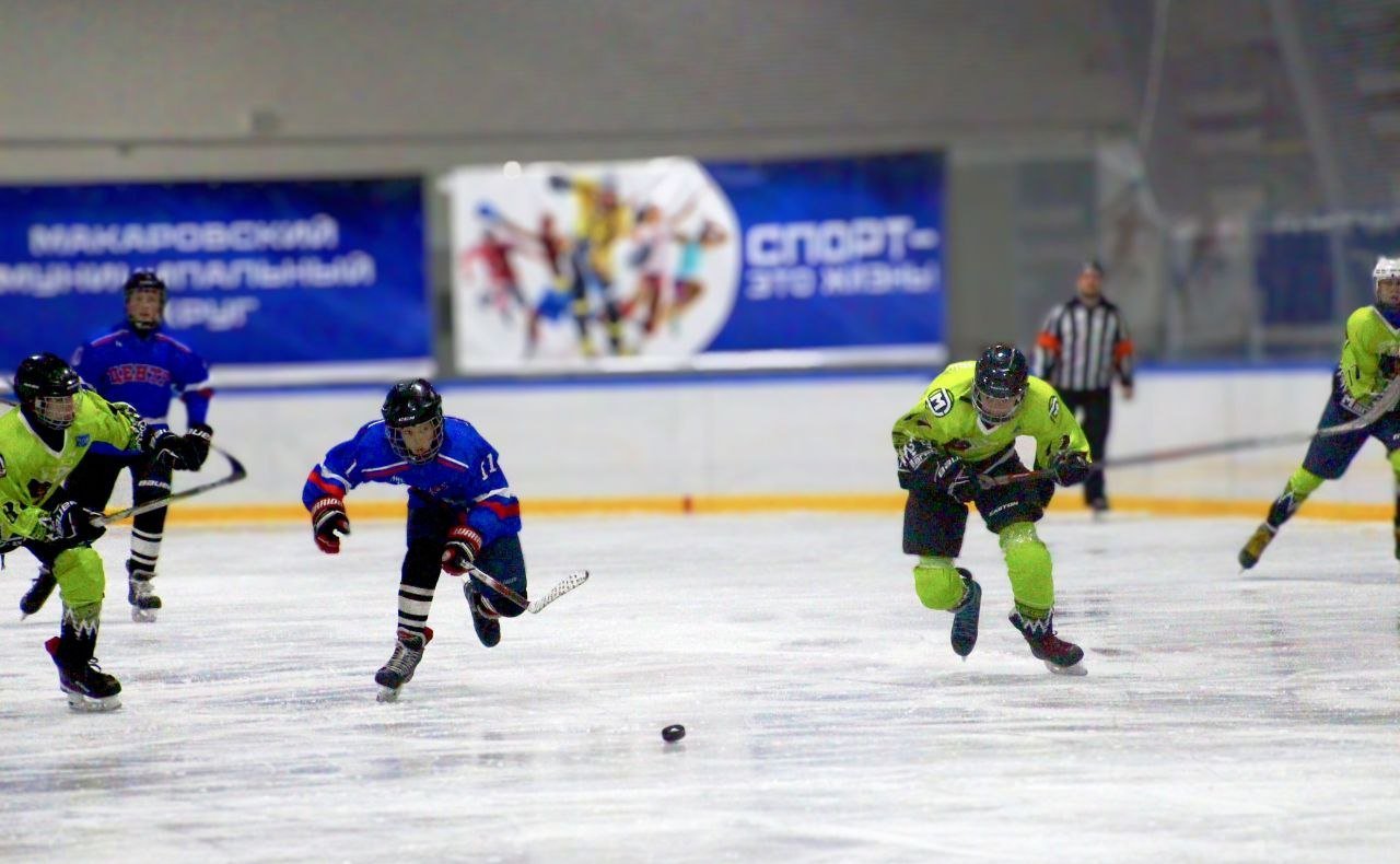 Андрей Хапочкин выступил на торжественном открытии турнира дворовых команд по хоккею с шайбой