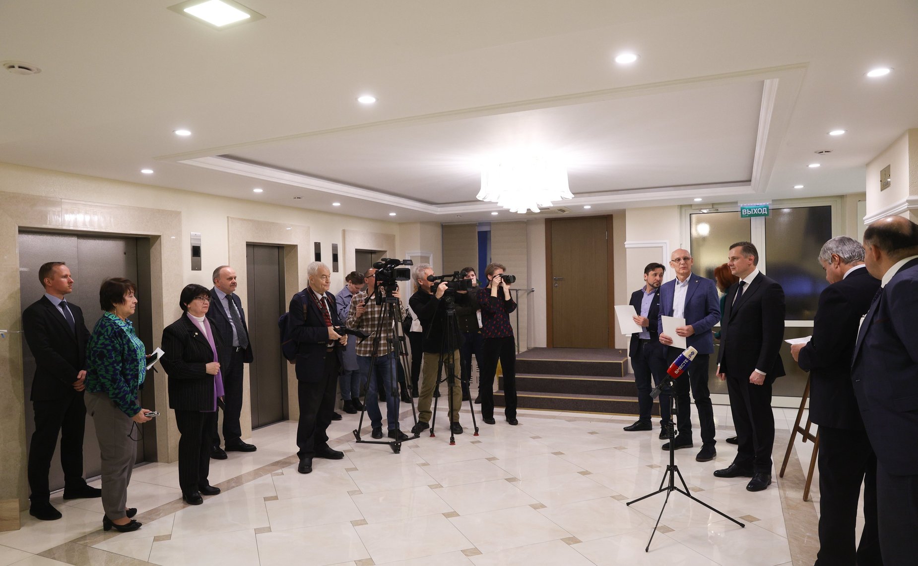 Открытие выставки «Святая Земля в произведениях преподавателей художественных ВУЗов Москвы и студентов МГАХИ им Сурикова