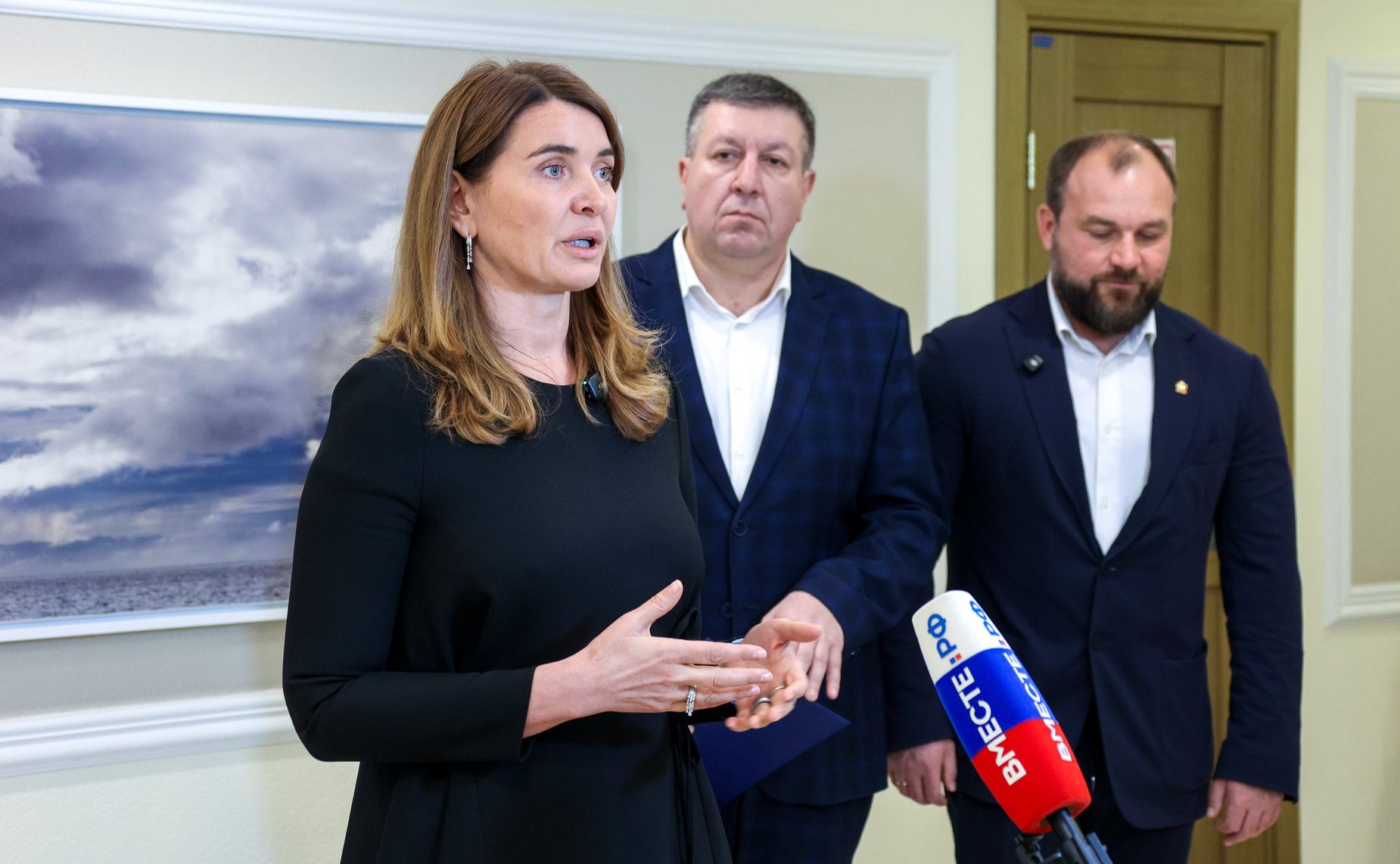 Открытие в Совете Федерации выставки индустриальных пейзажей, посвященной Дню машиностроителя