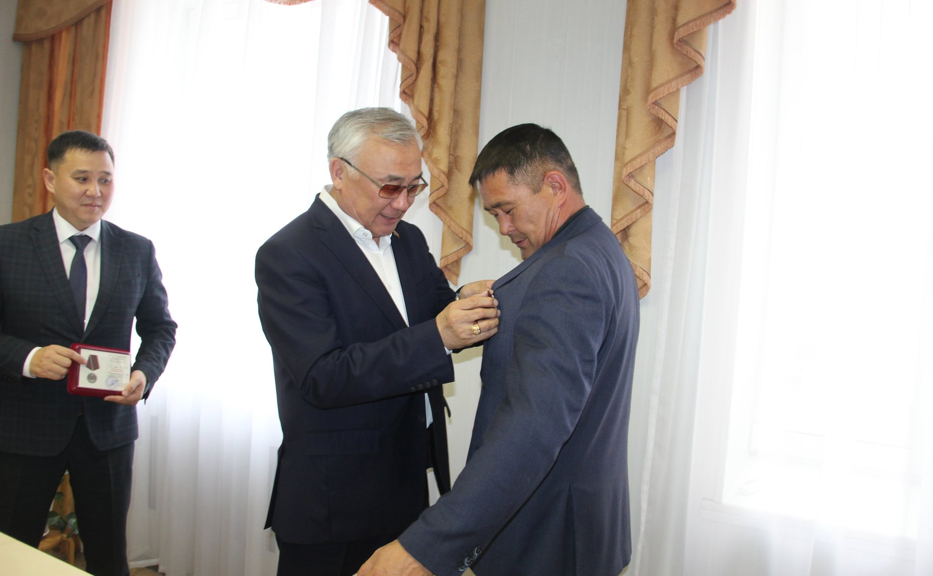 Баир Жамсуев в рамках работы в регионе встретился с представителями Агинского отделения Всероссийской общественной организации ветеранов «Боевое братство»