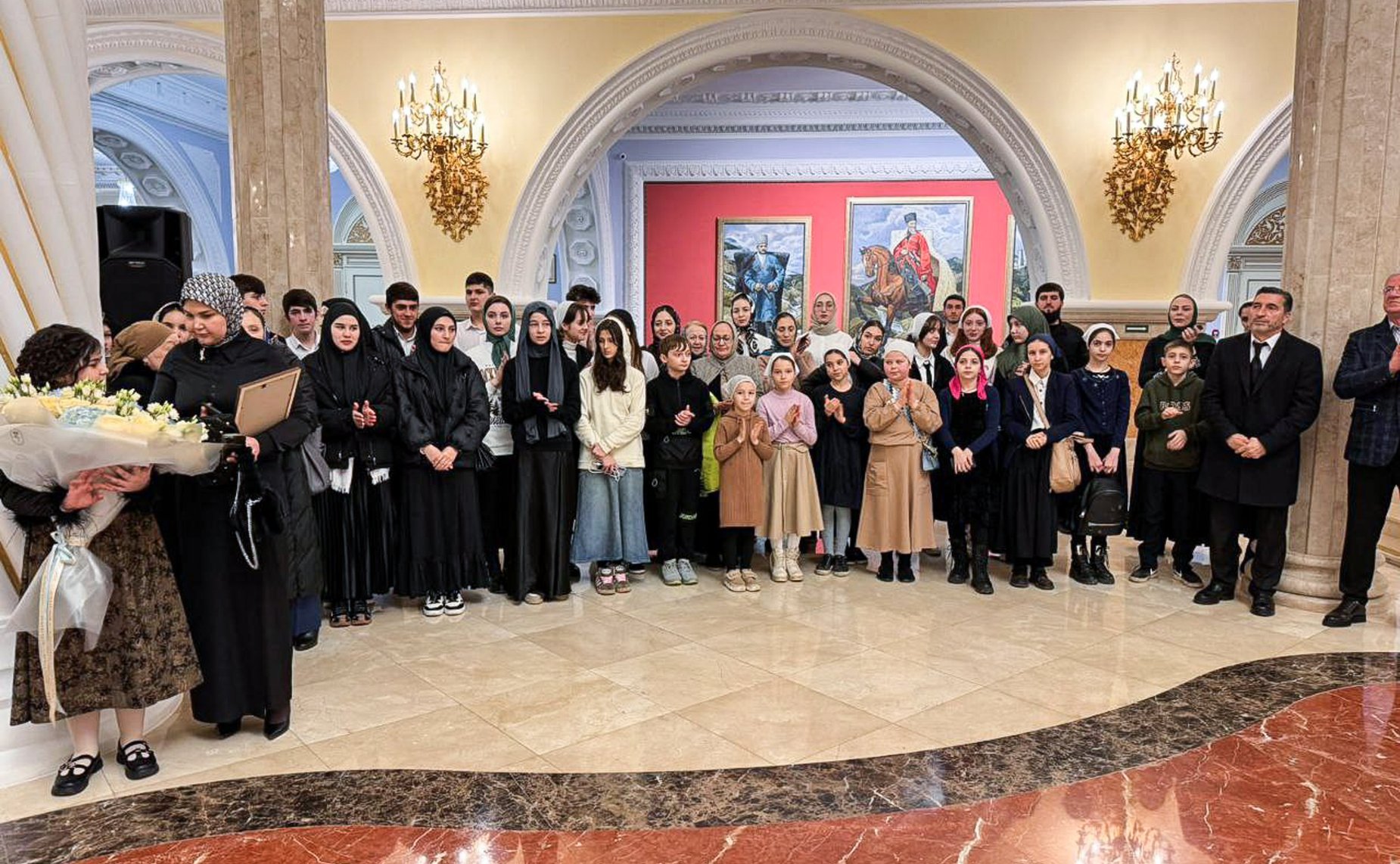 Дмитрий Василенко представил в Чеченской Республике выставку детского рисунка, посвященную 80-летию полного освобождения Ленинграда от фашистской блокады