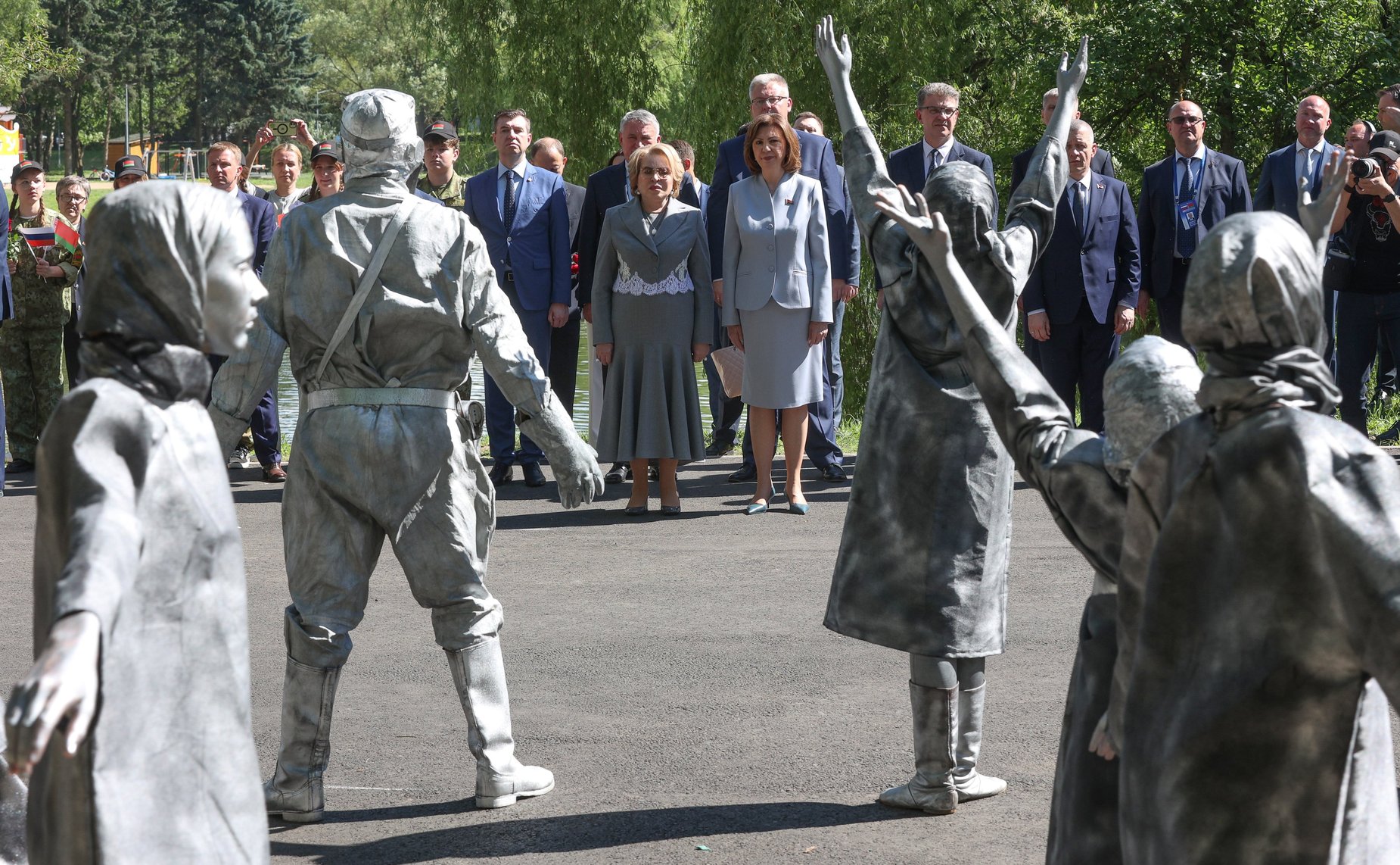 XIII Форум регионов Беларуси и России. Торжественная церемония открытия памятника летчику гвардии лейтенанту А.П. Мамкину