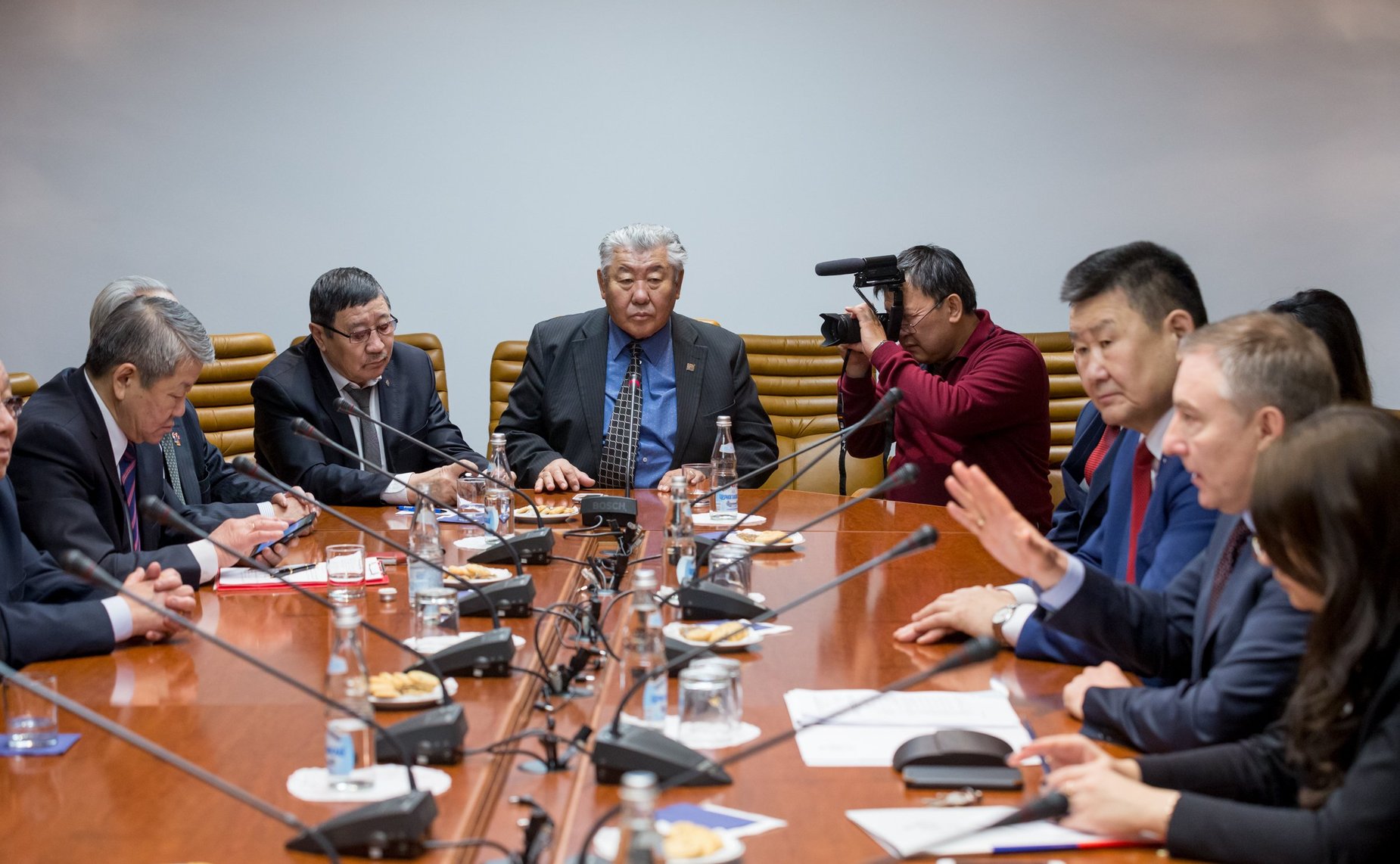 Встреча А. Варфоломеева и В. Мархаева с делегацией Республики Бурятия