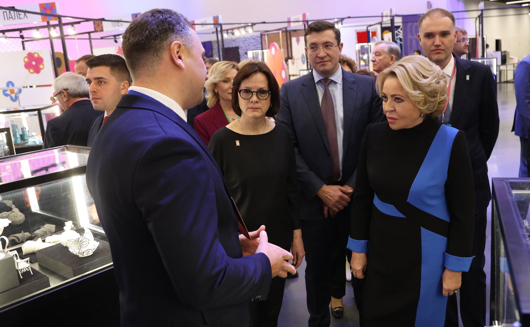 Осмотр экспозиции «Города и промыслы»