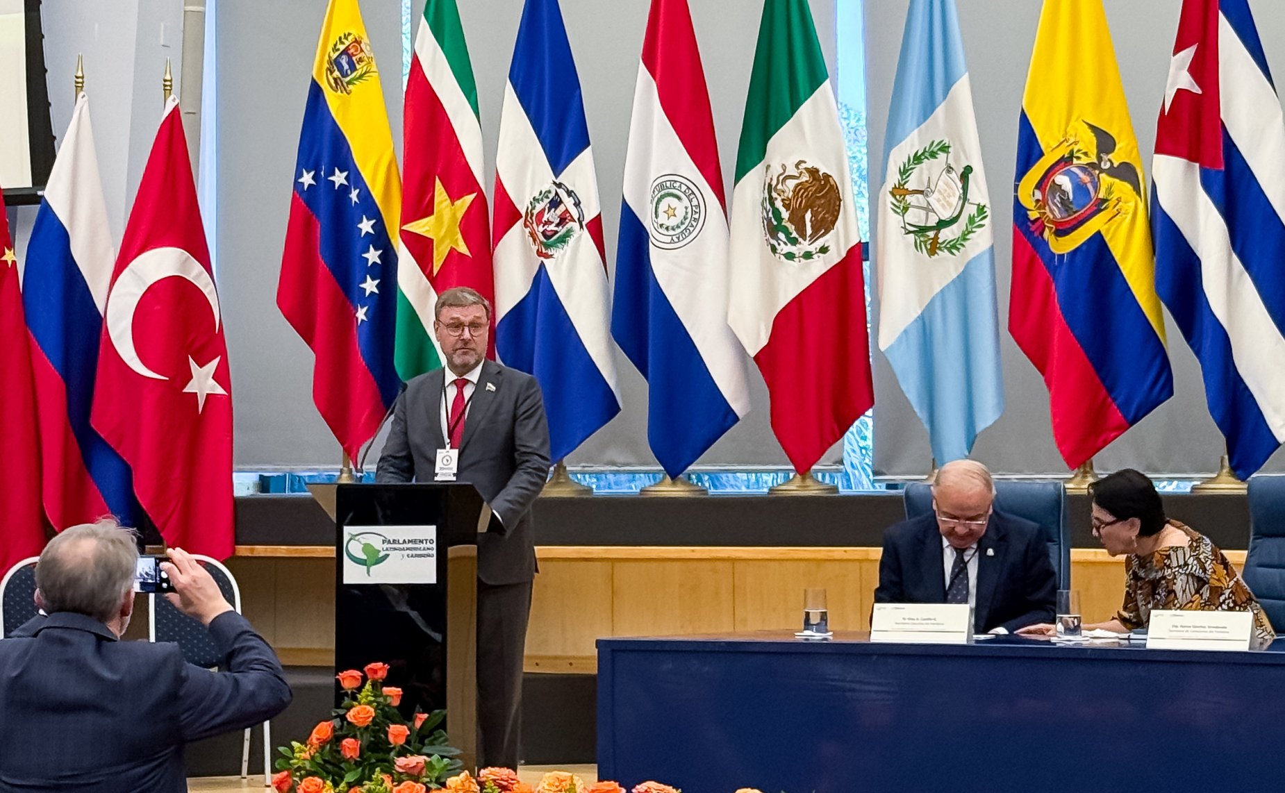 Заместитель Председателя Совета Федерации Константин Косачев выступил на пленарном заседании 39-й сессии Ассамблеи Парламента стран Латинской Америки и Карибского бассейна (ПАРЛАТИНО) в г. Панама