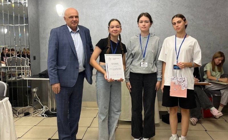 Андрей Шохин встретился с участниками XXIII Межнационального пленэра юных художников «По владимирским проселкам»