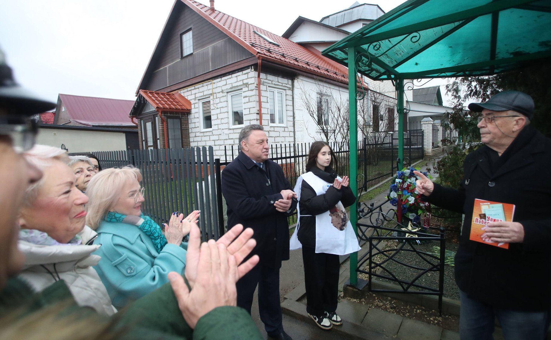 Сенаторы возложили цветы к мемориалу участникам Великой Отечественной войны