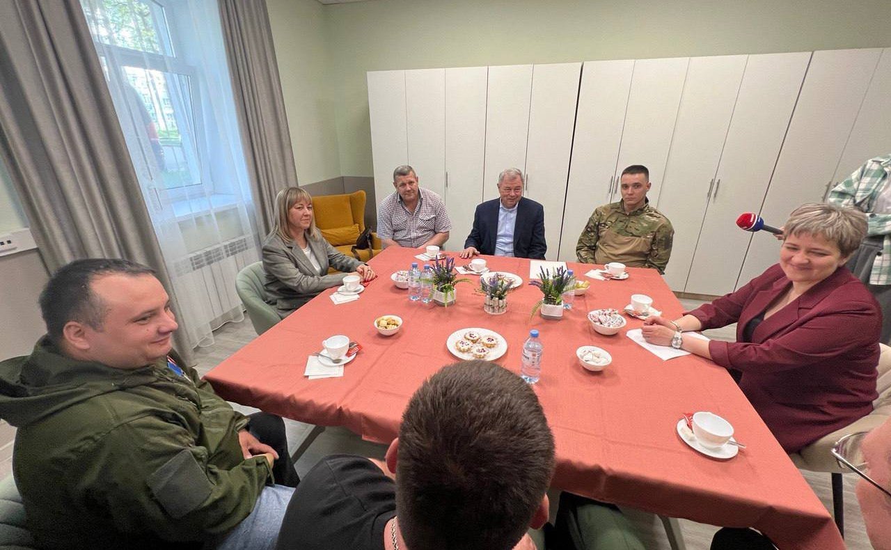 Анатолий Артамонов в рамках рабочей поездки в регион встретился с ветеранами специальной военной операции