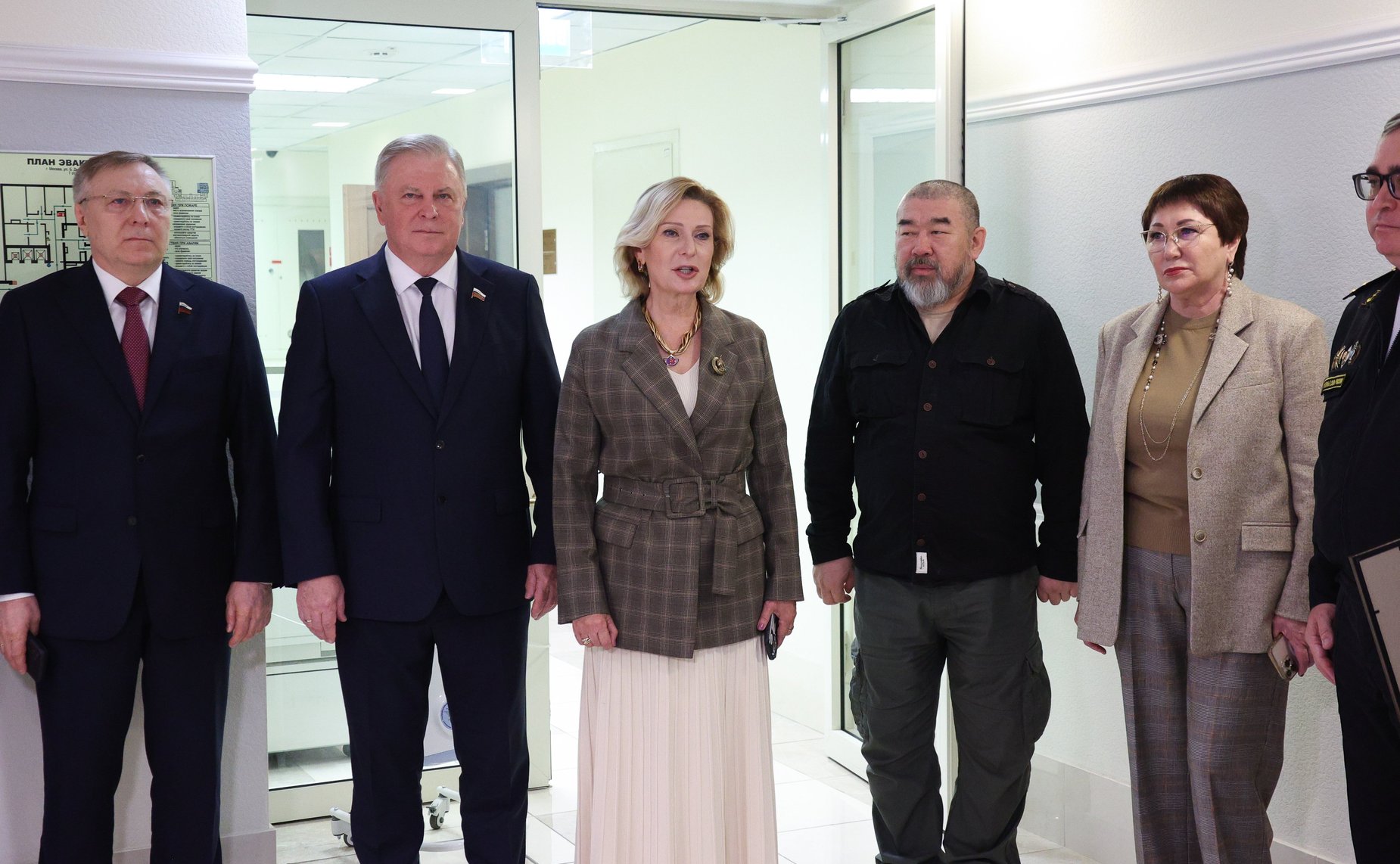 Торжественное открытие выставки бурятского художника Солбона Лыгденова «Лики Братства», посвященной героям Великой Отечественной Войны и героям специальной военной операции