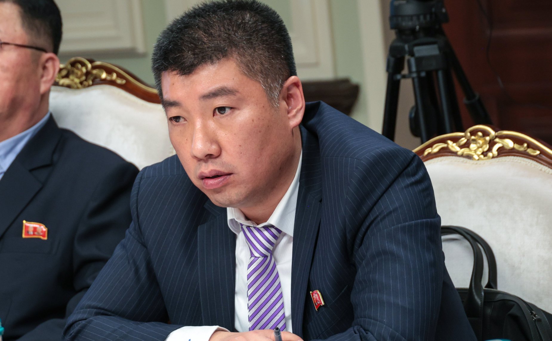 Встреча первого заместителя председателя Комитета СФ по международным делам Владимира Джабарова с руководителем группы содействия развитию корейско-российской дружбы в Верховном народном собрании КНДР Ли Чхолем