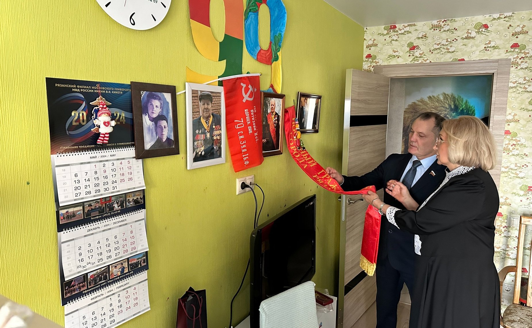 Игорь Мурог вручил юбилейную медаль «80 лет Победы в Великой Отечественной войне 1941–1945 годов», учрежденную в год 80-летия Великой Победы Указом Президента России Владимира Путина, ветеранам Великой Отечественной войны