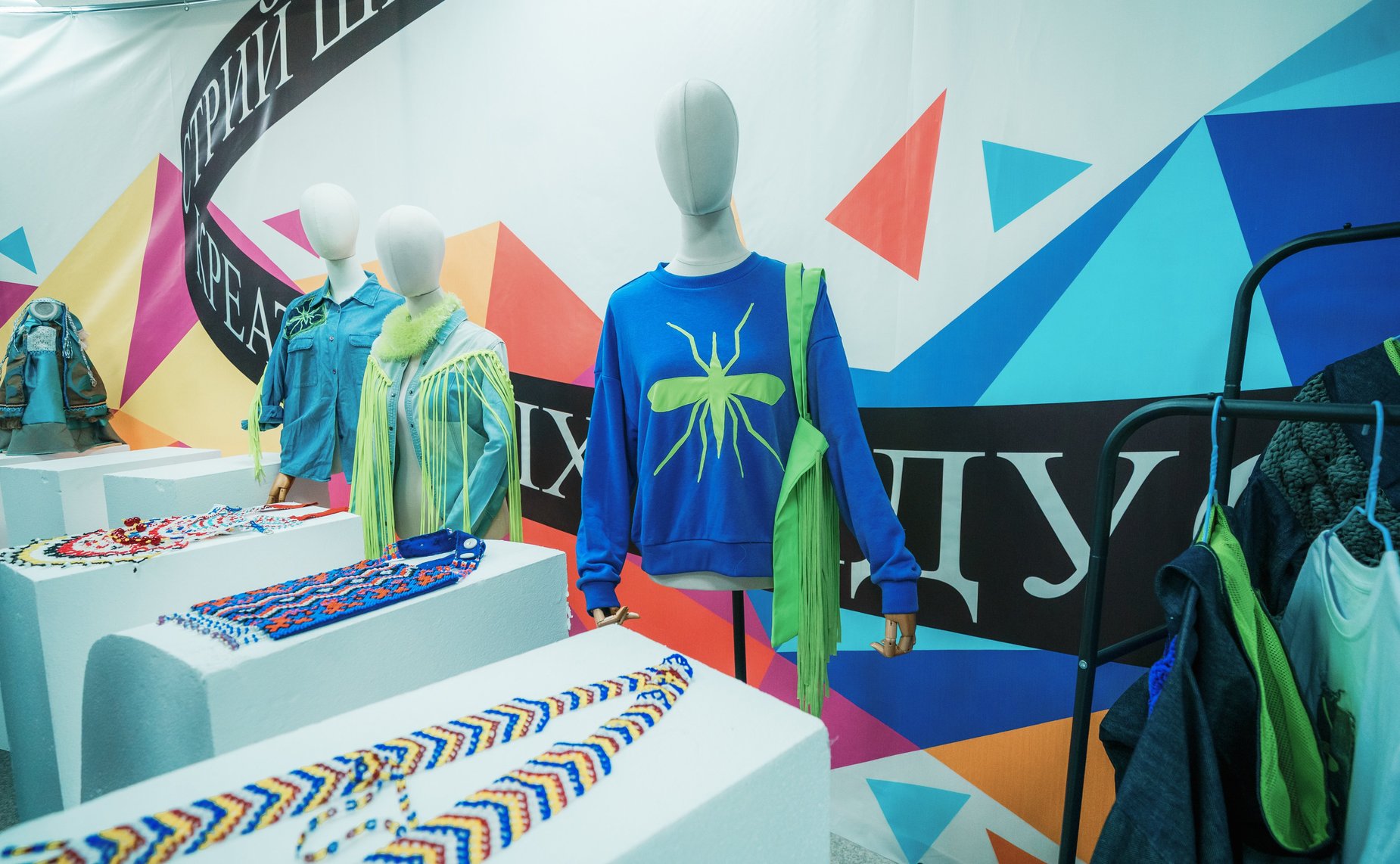 Сенаторы посетили Школу креативных индустрий на базе Окружного Дома народного творчества и Центр народных художественных промыслов и ремесел