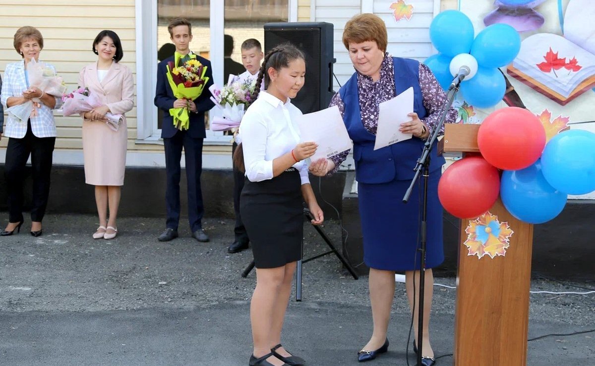 Татьяна Гигель приняла участие в торжественной линейке в республиканском классическом лицее, посвященной Дню знаний