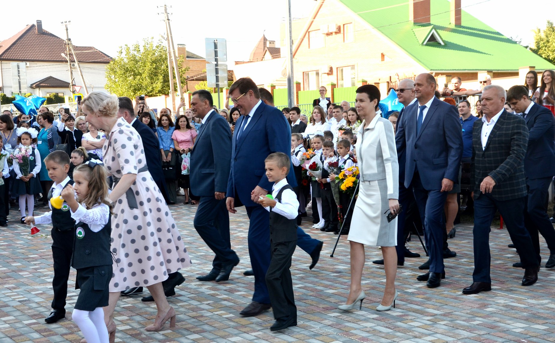 Ирина Рукавишникова приняла участие в церемонии открытия новой школы в пос. Янтарный Аксайского района