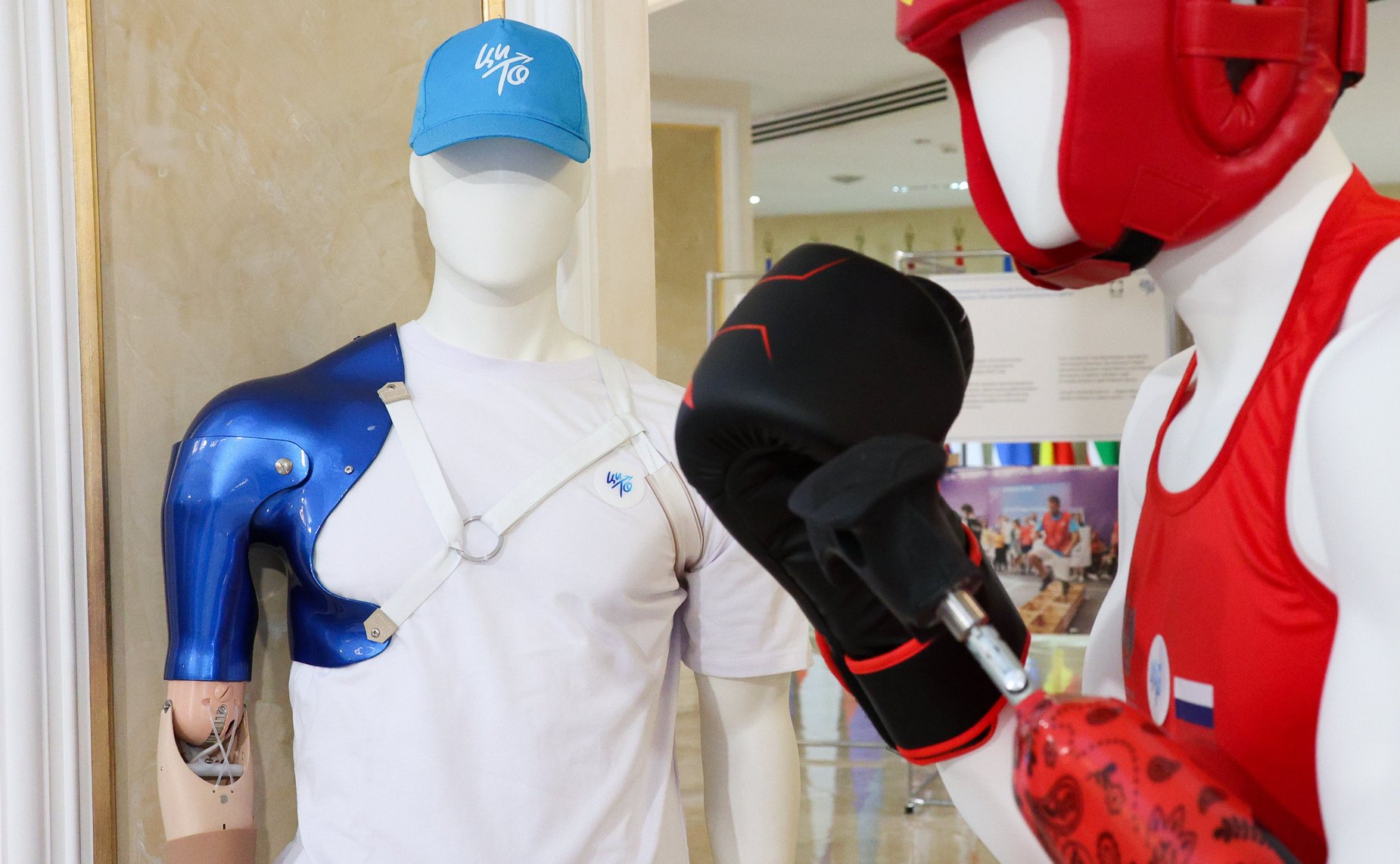 Открытие и осмотр выставки последних разработок в области высокотехнологического протезирования