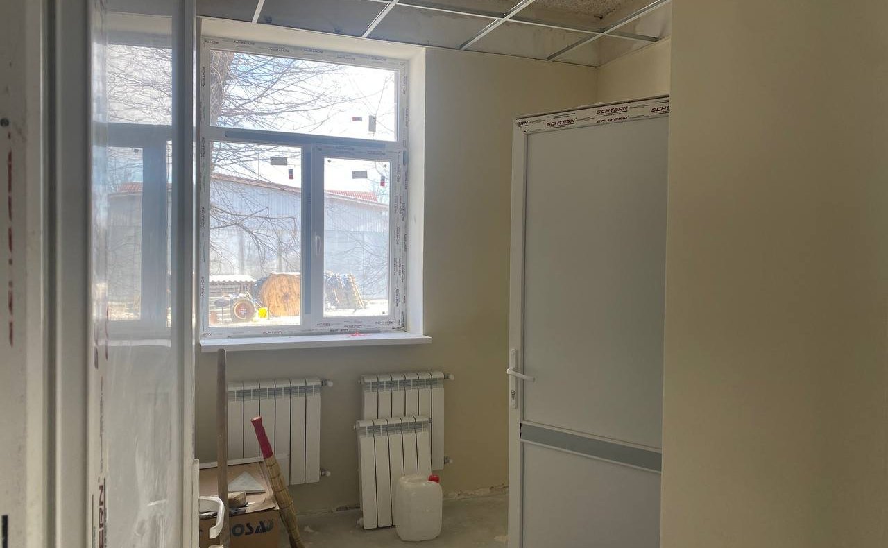 Игорь Кастюкевич вместе с министром здравоохранения региона Артышом Сатом посетил строящийся объект здравоохранения