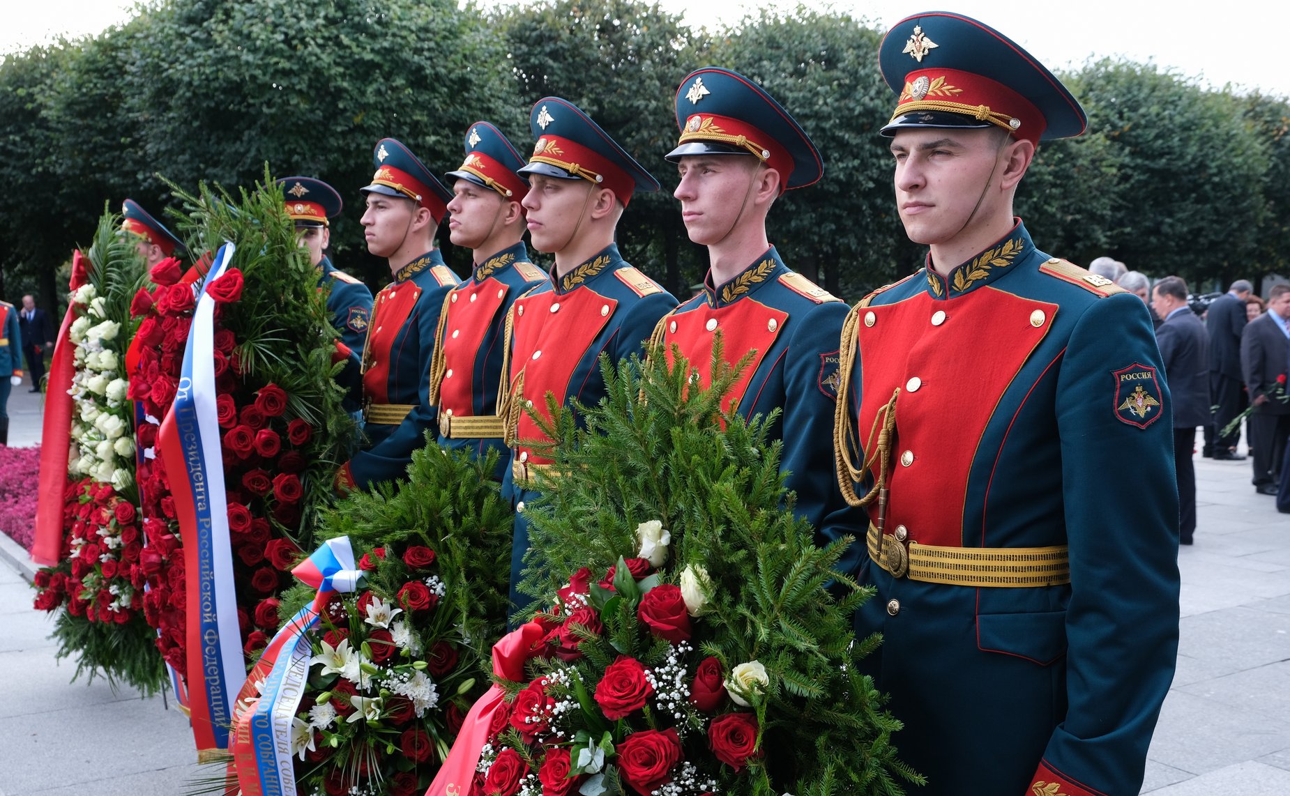 Торжественная траурная церемония на Пискаревском мемориальном кладбище