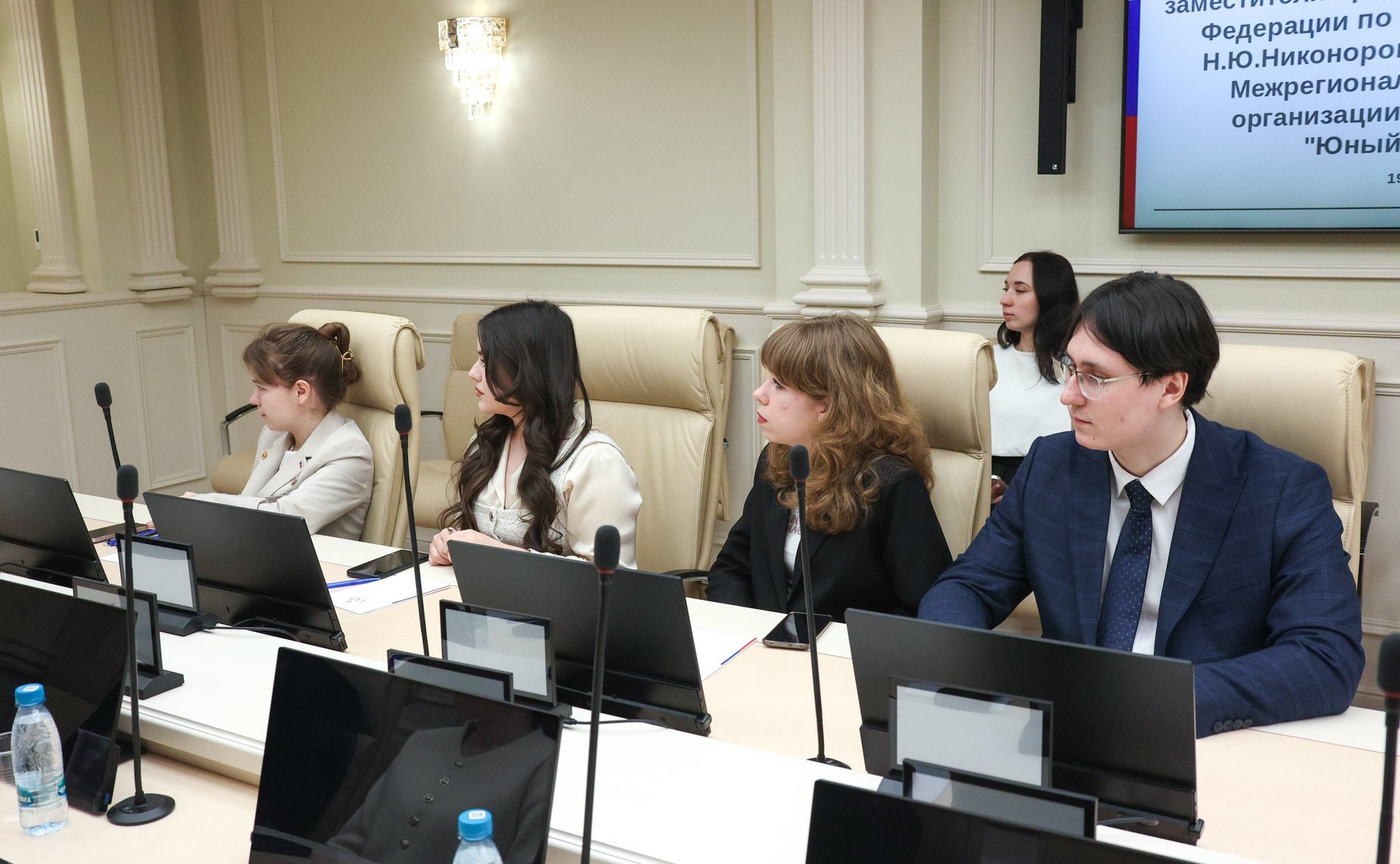 Наталья Никонорова провела встречу с представителями Межрегиональной общественной организации «Молодежный союз «Юный следователь»